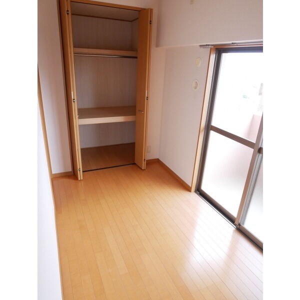 こちらは寝室にいかがでしょうか？？