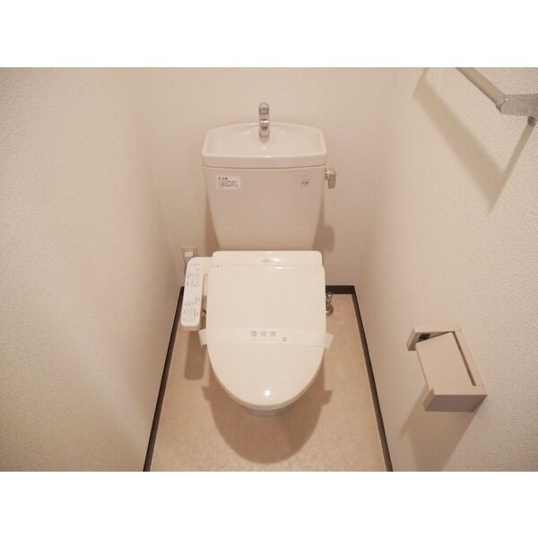 清潔感のあるトイレですね