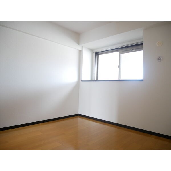 こちらは寝室にいかがでしょうか？