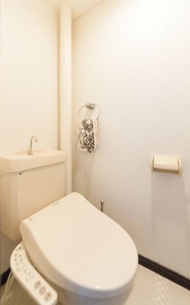 温水便座付きです。