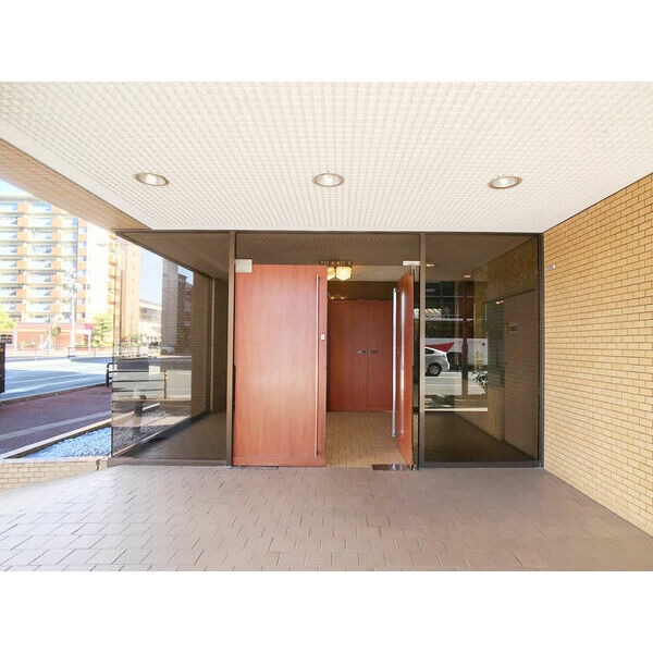 きれいなエントランスですね