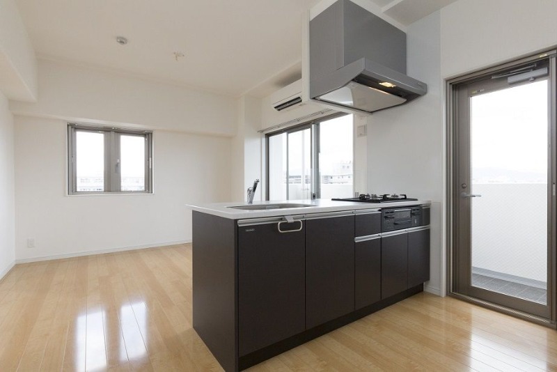 広いキッチンで冷蔵庫を置いても狭くなりません