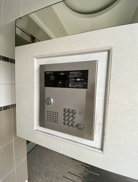 オートロック完備。