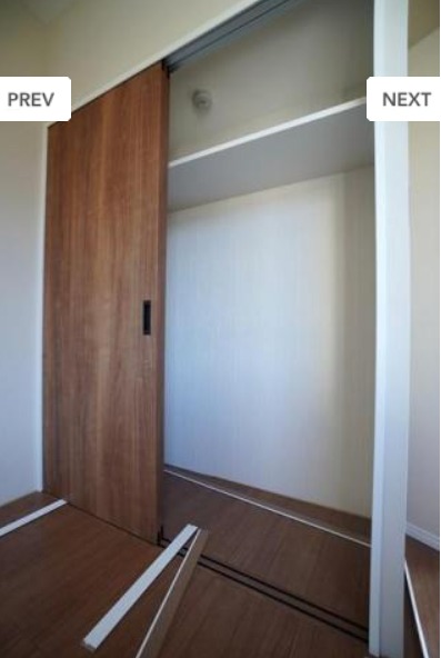 奥行きのあるクローゼットですね