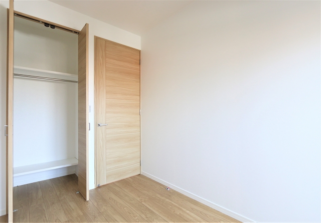 洋服の収納も十分ですね