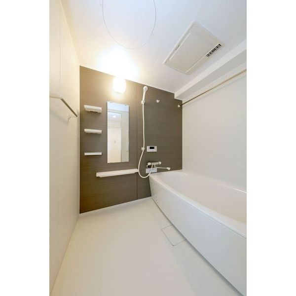 追い炊き付きでバスタイムも快適です