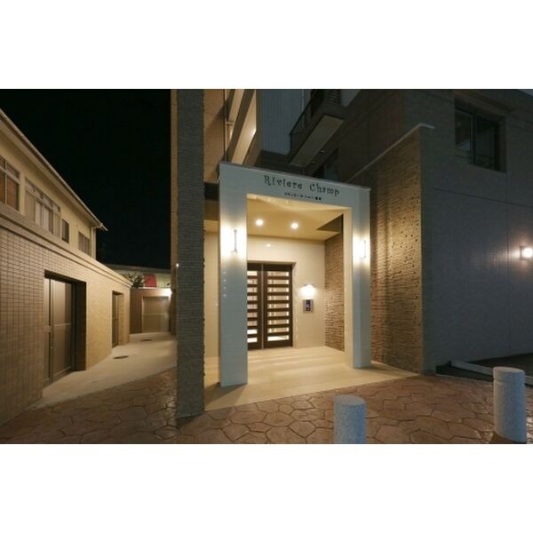 カッコいいエントランス