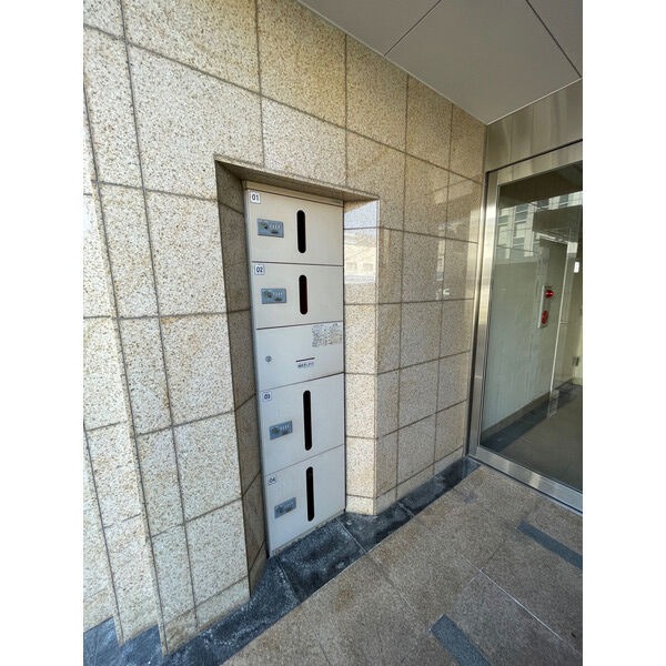 宅配ボックス完備。