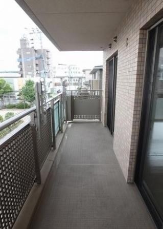 天気のいい日はこちらで洗濯物を干せます