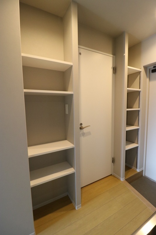 玄関前も広々使えます