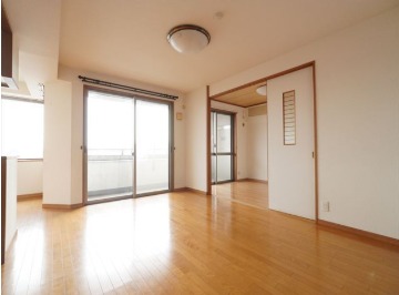 広々リビングでゆっくり過ごせます