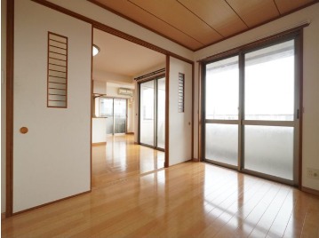 こちらは寝室にぴったりの洋室です