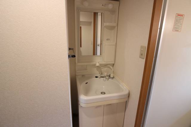 独立洗面台付き。