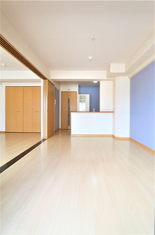 広々リビングでゆっくりお過ごし下さい