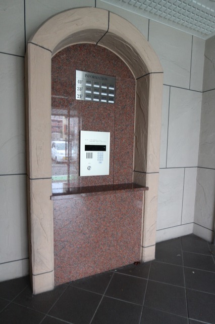 オートロック完備。