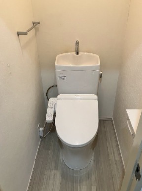 温水便座付きです。