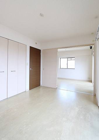 こちらは寝室にいかがでしょうか