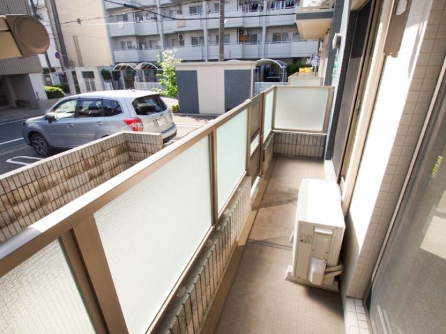 日当たり良好なのでバルコニーもリラックスできますよ