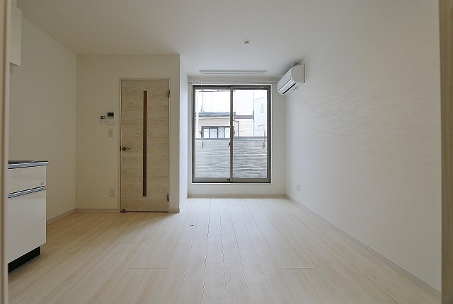 広々リビングでゆっくりお過ごしください