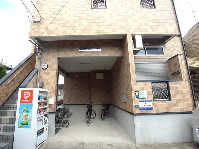 駐輪スペースもあります。