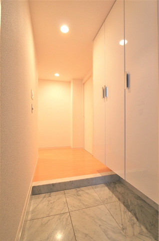 広々空間の玄関です