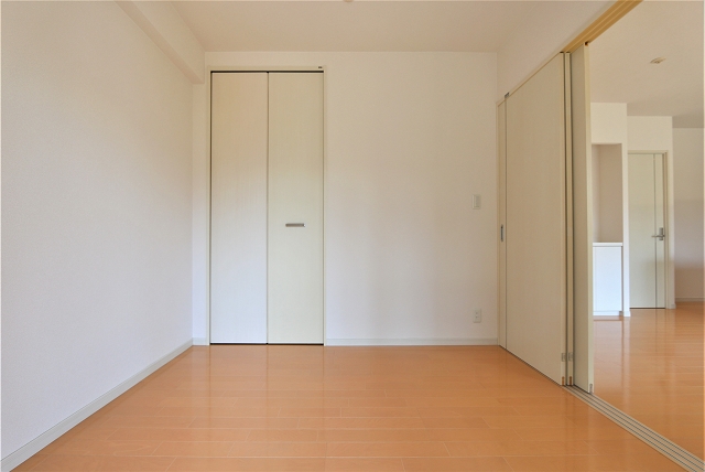 寝室横の洋室は生活に合わせてレイアウトできます