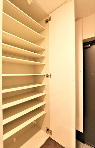 沢山の靴が収納できるシューズボックスです