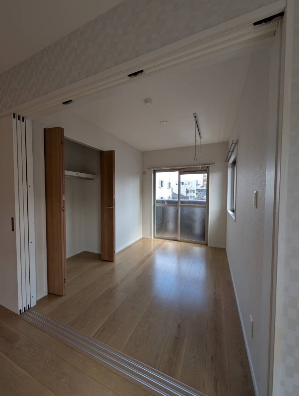 こちらは寝室にぴったりの洋室です