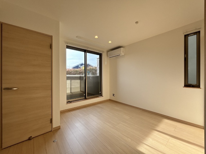 家具の配置に困らないリビングですね