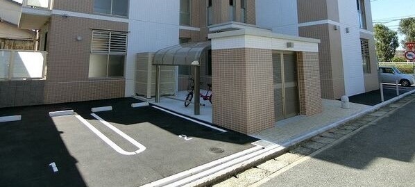 ゴミ捨ても敷地内にあるので楽々