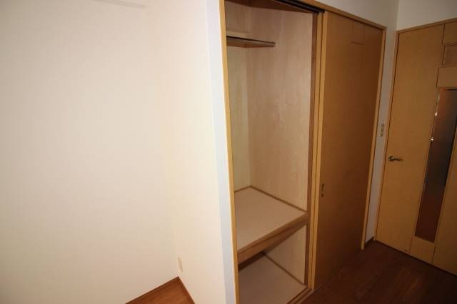 お洋服収納はこちらへ