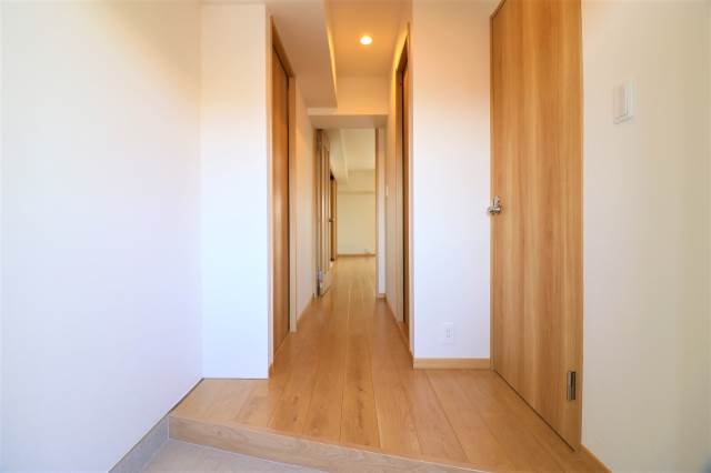 玄関から見るとこんな感じです