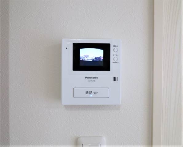 モニター付きインターホンで安心です