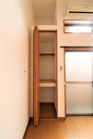 お洋服はこちらとロフトにも