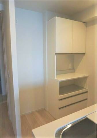 後ろの食器棚も便利ですね