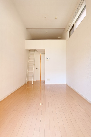 ロフトと洋室でうまく使い分けできますね