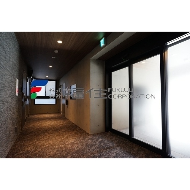 エントランスは高級感あふれる仕様となっております！