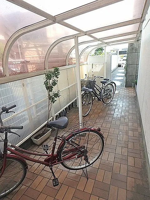 自転車置き場もございます