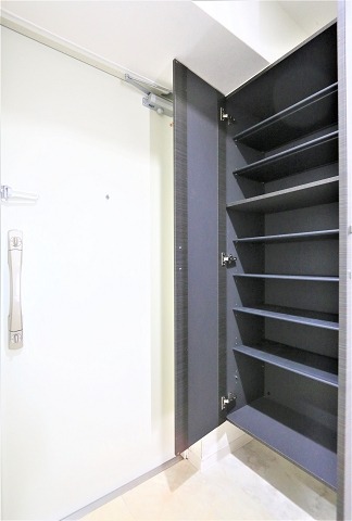 高さのシューズボックス付き