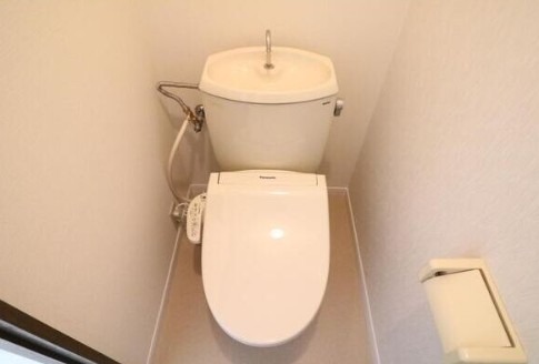 温水洗浄便座付きです。