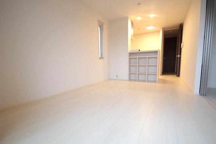 家具の配置に困らないリビングですね