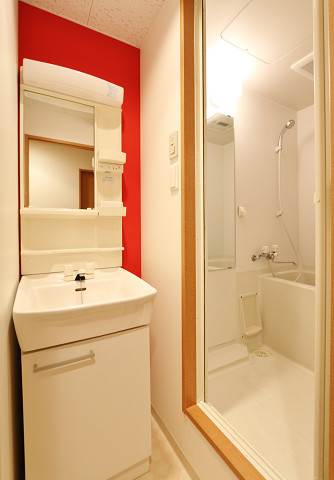 朝の身支度はこちらの洗面台で