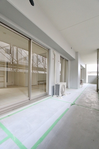 奥行きのある広々バルコニーです