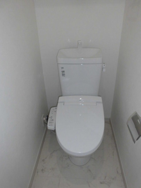 温水洗浄便座付きのトイレ