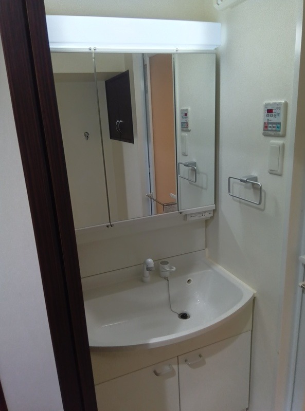 三面鏡で収納もバッチリ