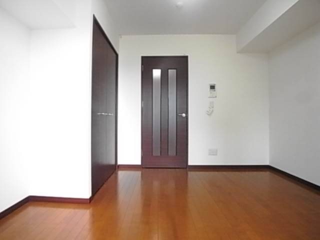 家具の配置がしやすいリビングですね