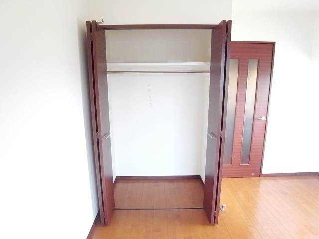 お洋服が多い方でも楽々収納できます