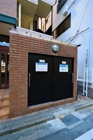 ゴミ捨て場はこちらになります。