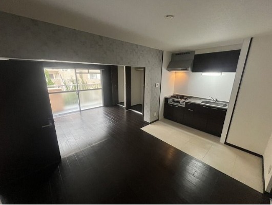 家具の配置に困らないリビングですね