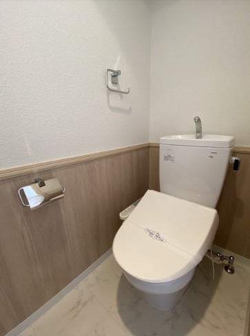 温水洗浄便座付きです。